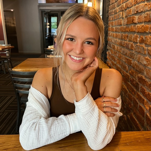 Meet your Posher, Kaylee - Picture 1 of 1